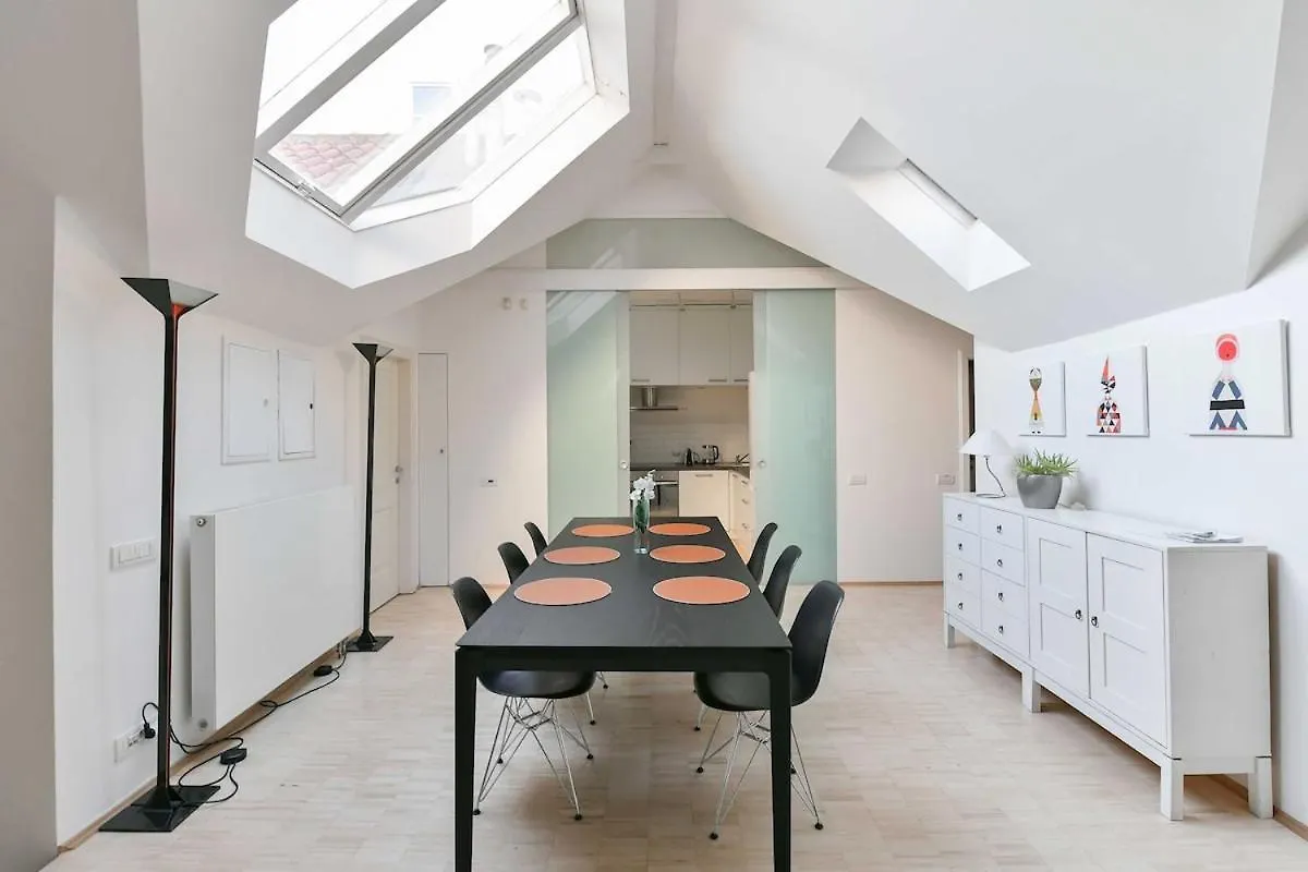 Lejlighed Eclectic Loft With Terrace Tjekkiet