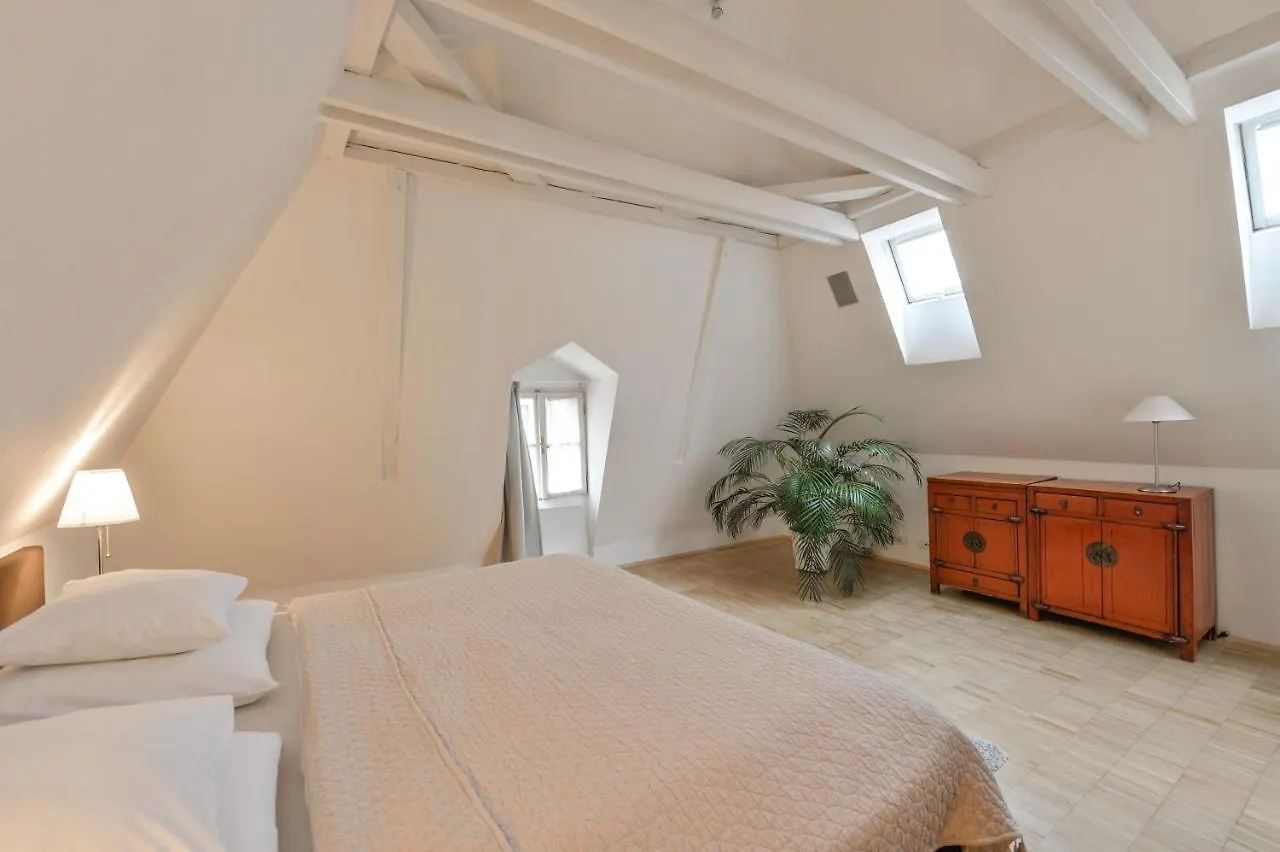 Eclectic Loft Royal Way Apartment Prague