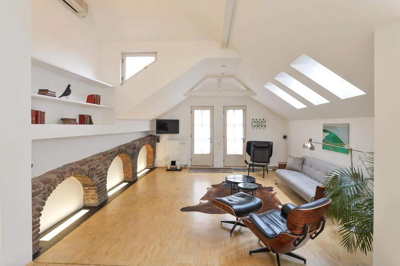 Eclectic Loft Royal Way Apartment Prague