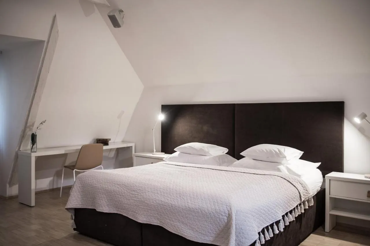 Eclectic Loft Royal Way Apartment Prague