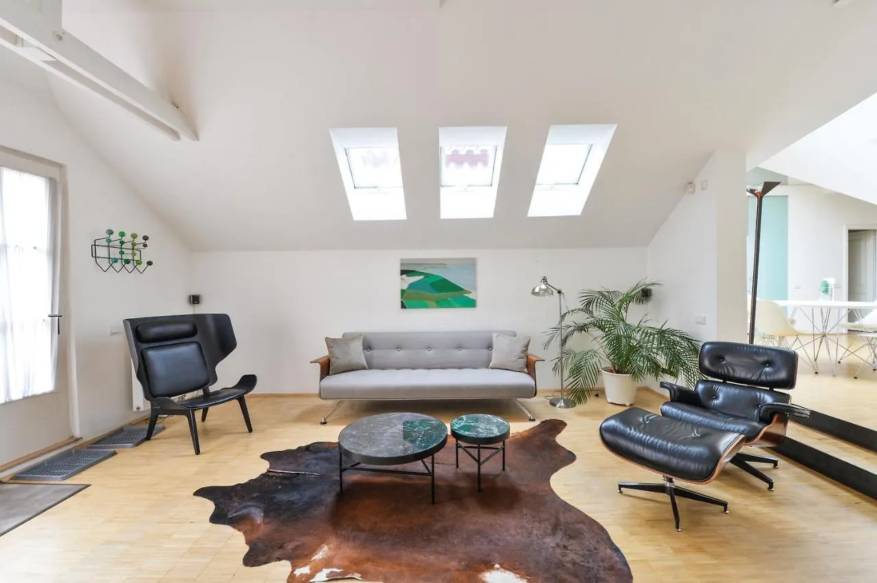Eclectic Loft Royal Way Apartment Prague