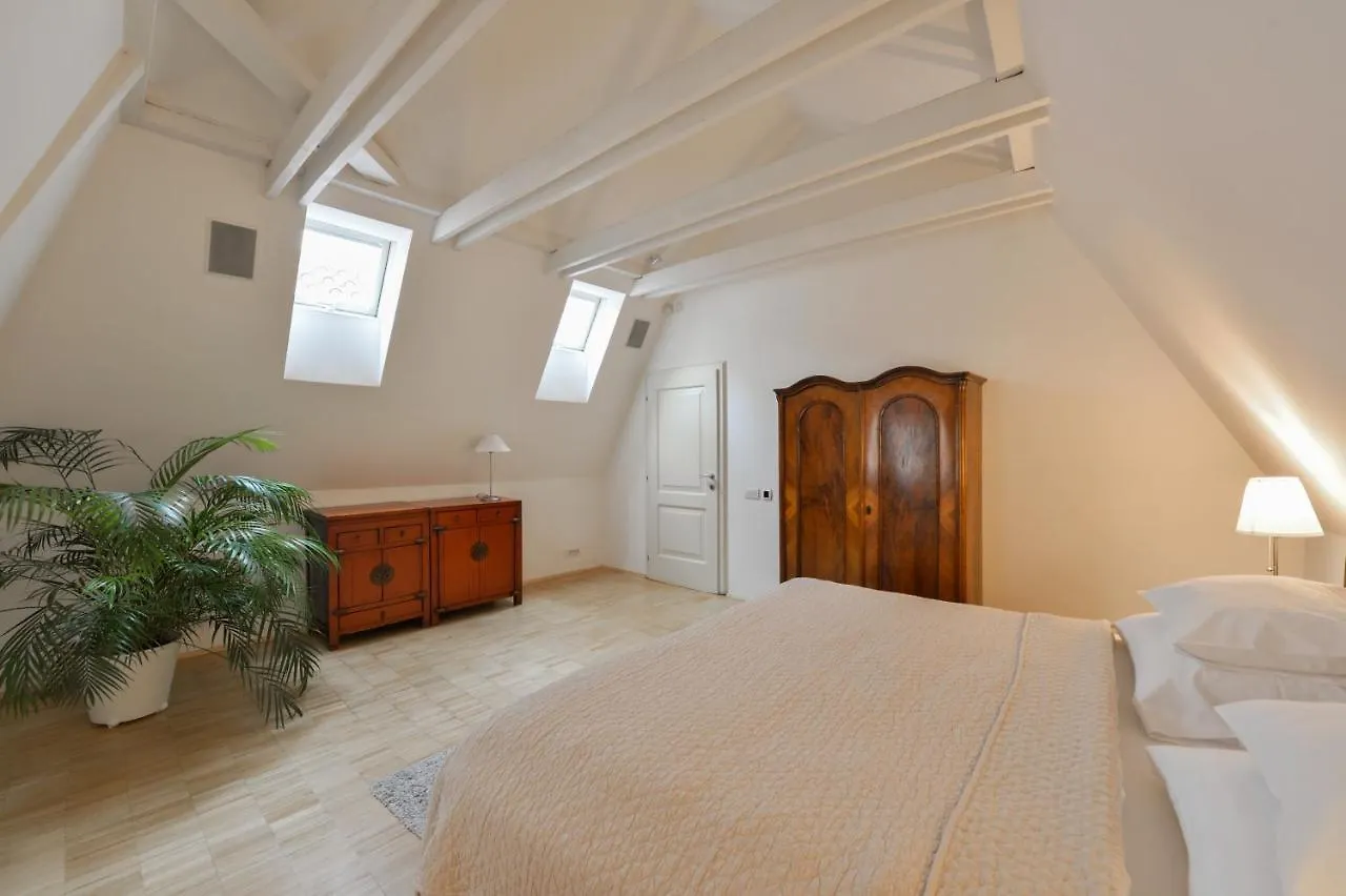 Eclectic Loft Royal Way Apartment Prague 0*,