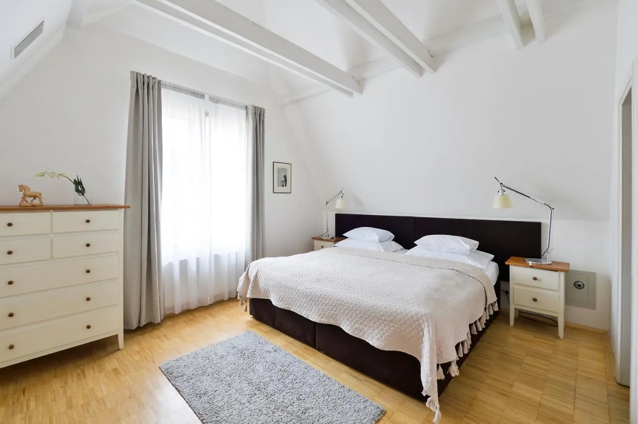 Eclectic Loft Royal Way Apartment Prague