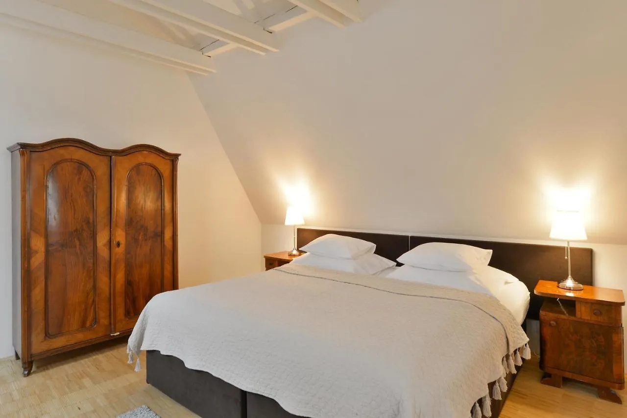 Eclectic Loft Royal Way Apartment Prague