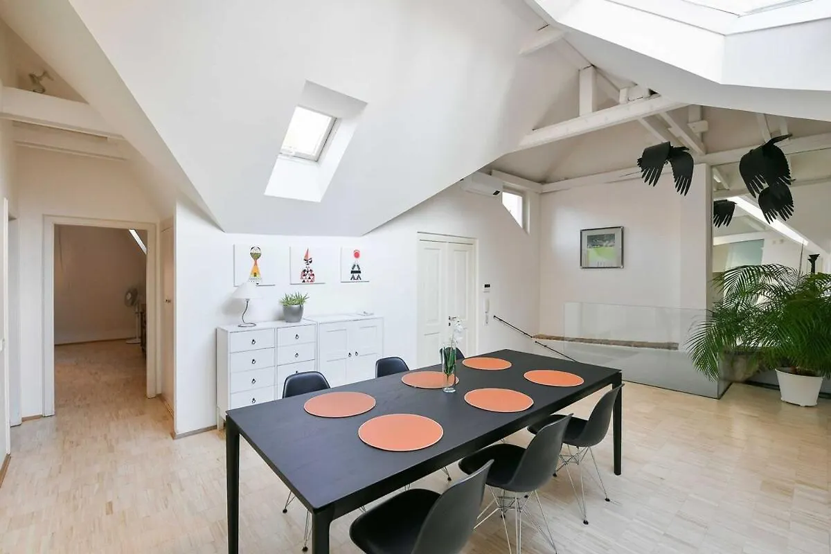 Eclectic Loft With Terrace Apartamento Praga