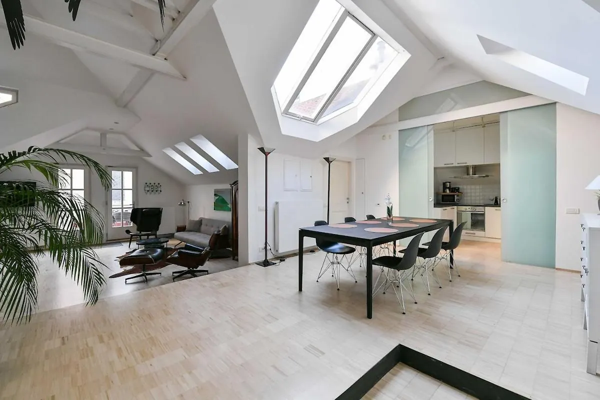 Eclectic Loft With Terrace Praga