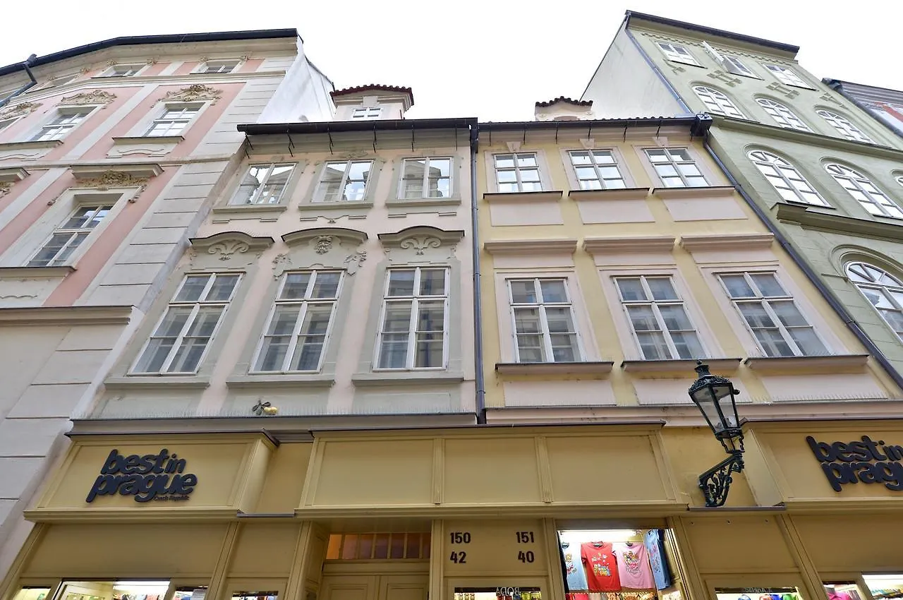 Eclectic Loft Royal Way Apartment Prague